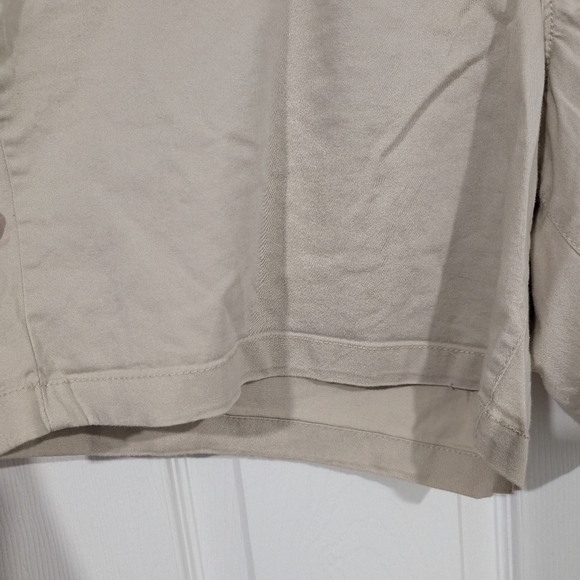 Lane Bryant Light Khaki Tan Shorts in Size 18 - Picture 3 of 11
